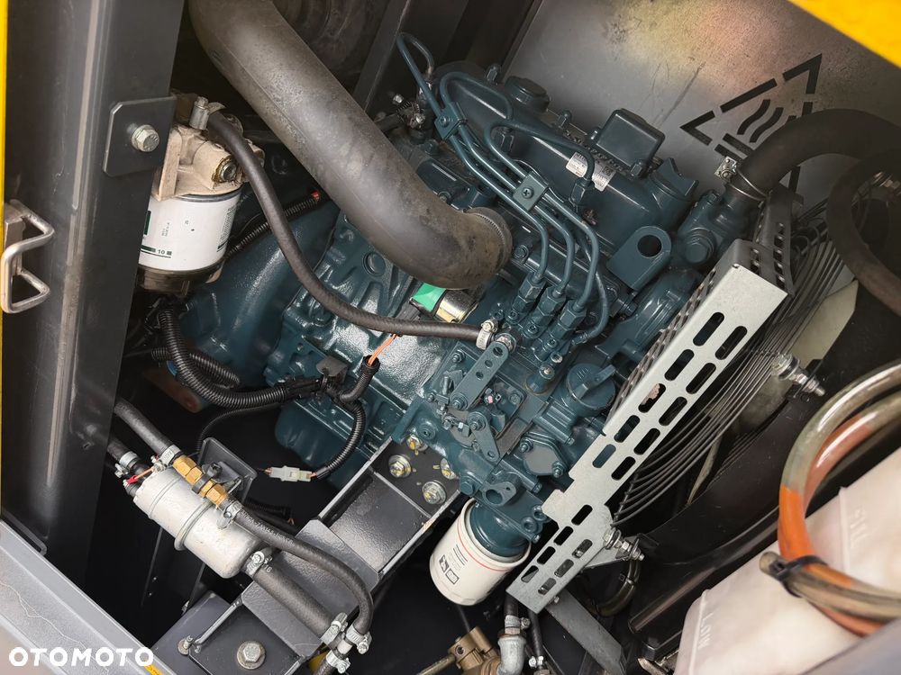 Atlas Copco QES 9 Agregat Prądotwórczy Generator prądu Wyciszony.  2018 rok. Silnik KUBOTA 3 cylindry. Agregat do pracy ciągłej. 2 x 400 VOLT oraz 230. Agregat w Bardzo ładnym stanie jak z Salonu. Sprowadzony z Norwegii. Agregat posiada bardzo dużo zabezpieczeń prądowych. Bezpieczna maszyna! Prądnica MECCALTE ECP3 1L4 najlepsza marka światowa! OKAZJA TANIO Profesjonalny przemysłowy sprzęt! Dokumenty inst. obsługi - 7