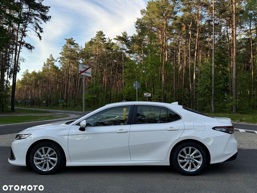 Toyota Camry 2.5 Hybrid Comfort CVT - 2