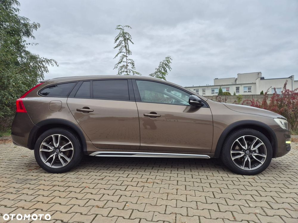 Volvo V60 Cross Country D4 AWD Geartronic Momentum - 5
