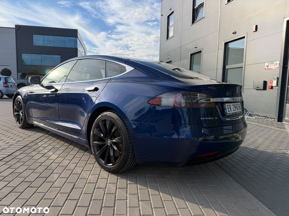Tesla Model S - 4