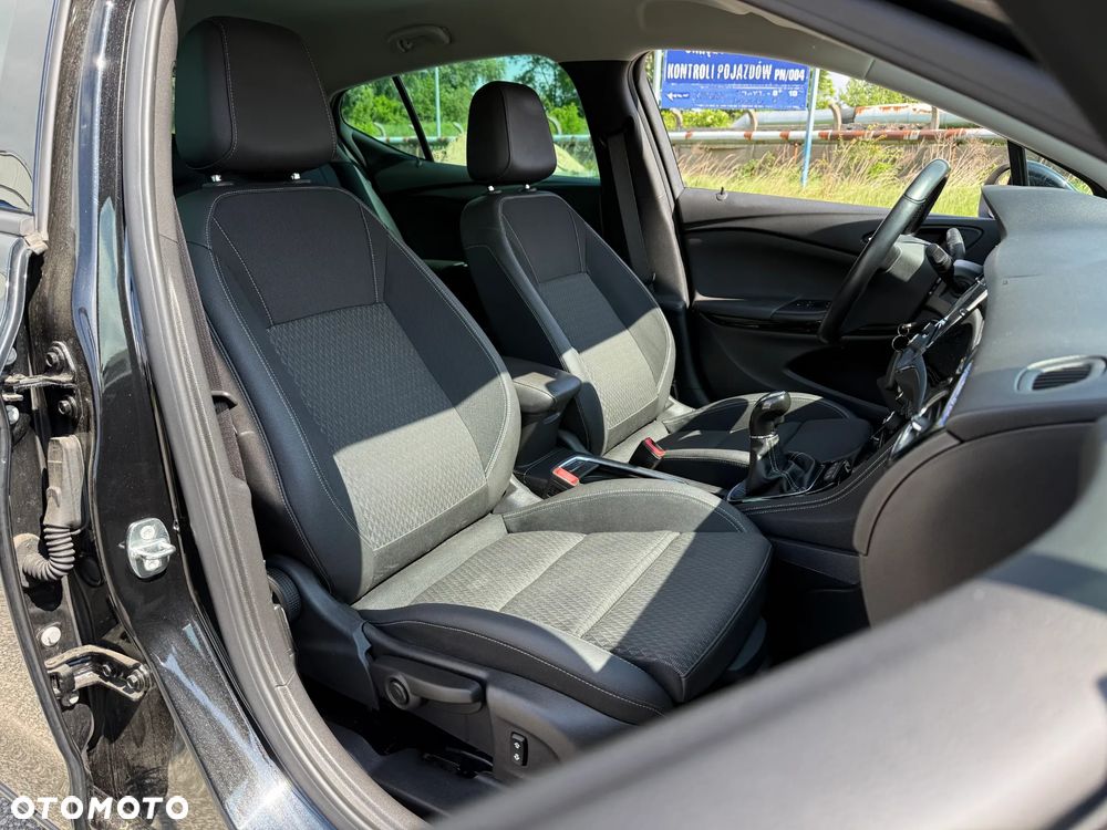Opel Astra 1.4 Turbo Start/Stop Dynamic - 24