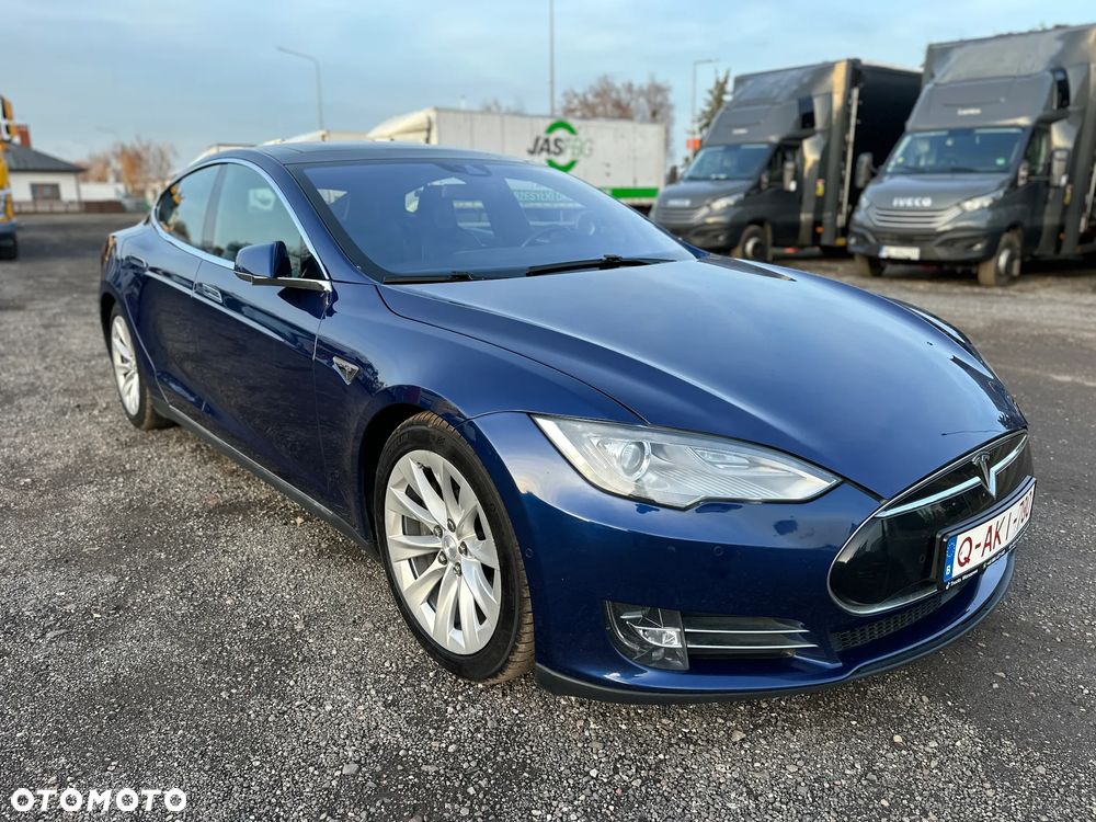 Tesla Model S - 7