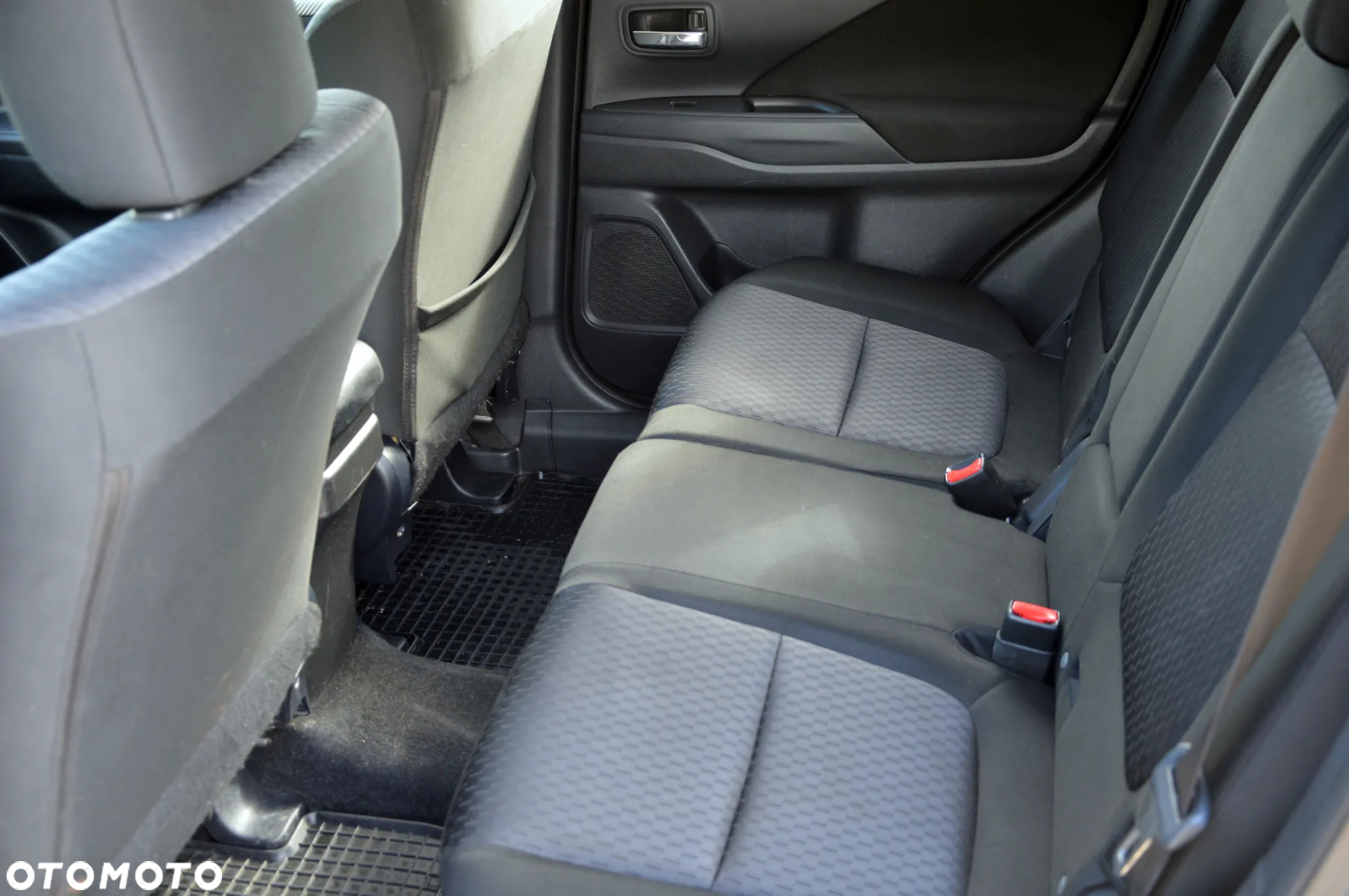 Mitsubishi Outlander 2.0 Intense + - 23