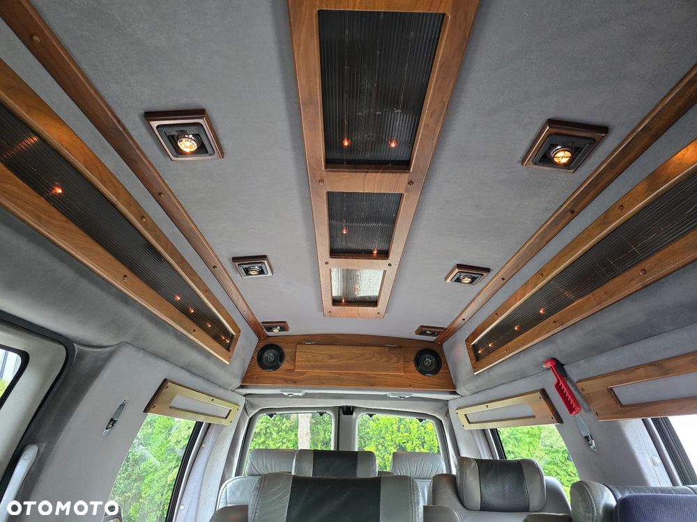 Chevrolet Express - 20