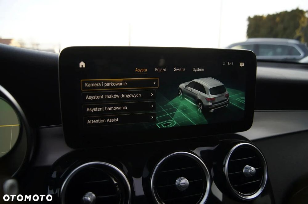 Mercedes-Benz GLC 300 e 4Matic 9G-TRONIC AMG Line Plus - 24