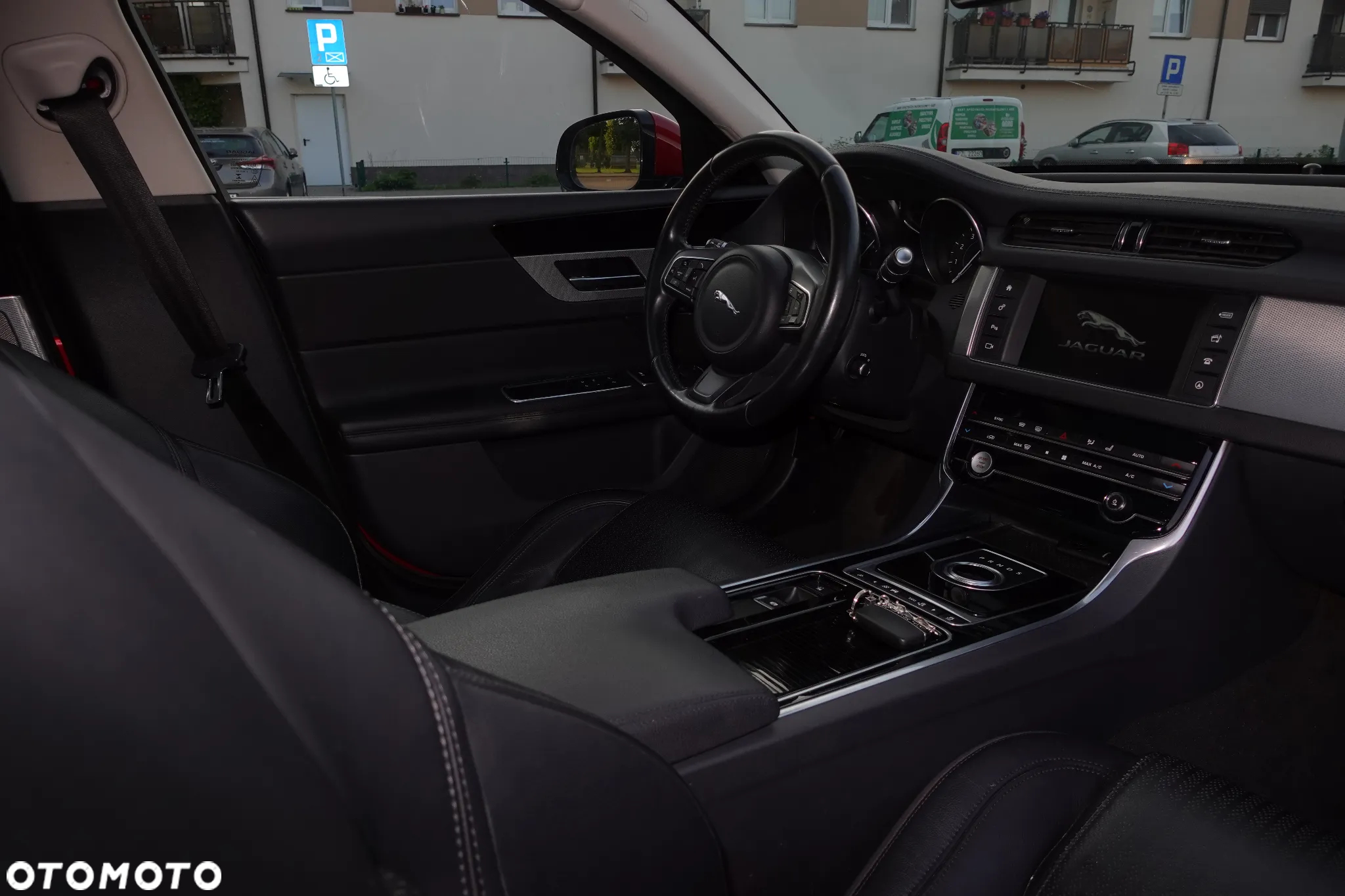 Jaguar XF 2.0 T Premium Luxury - 7