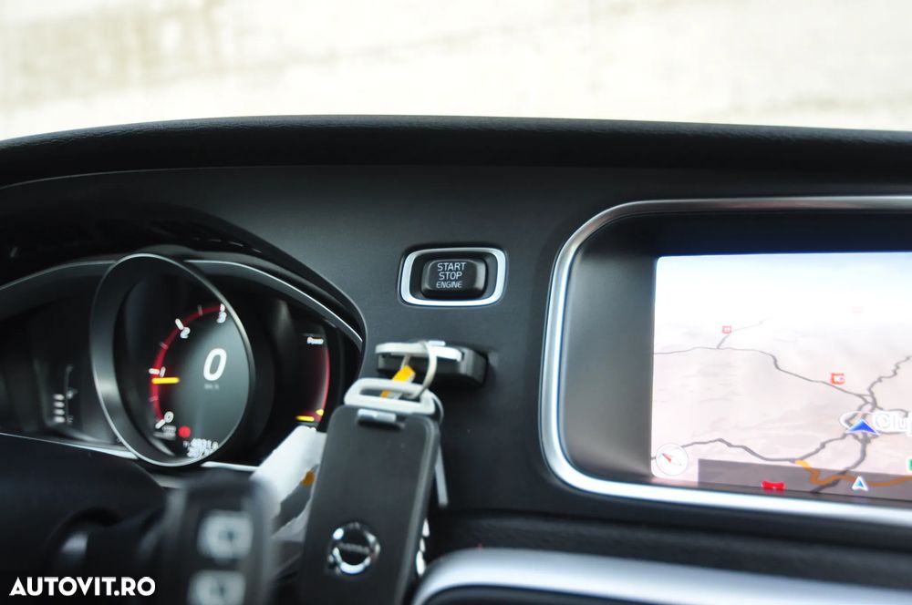 Volvo V40 D3 Geartronic RDesign - 24