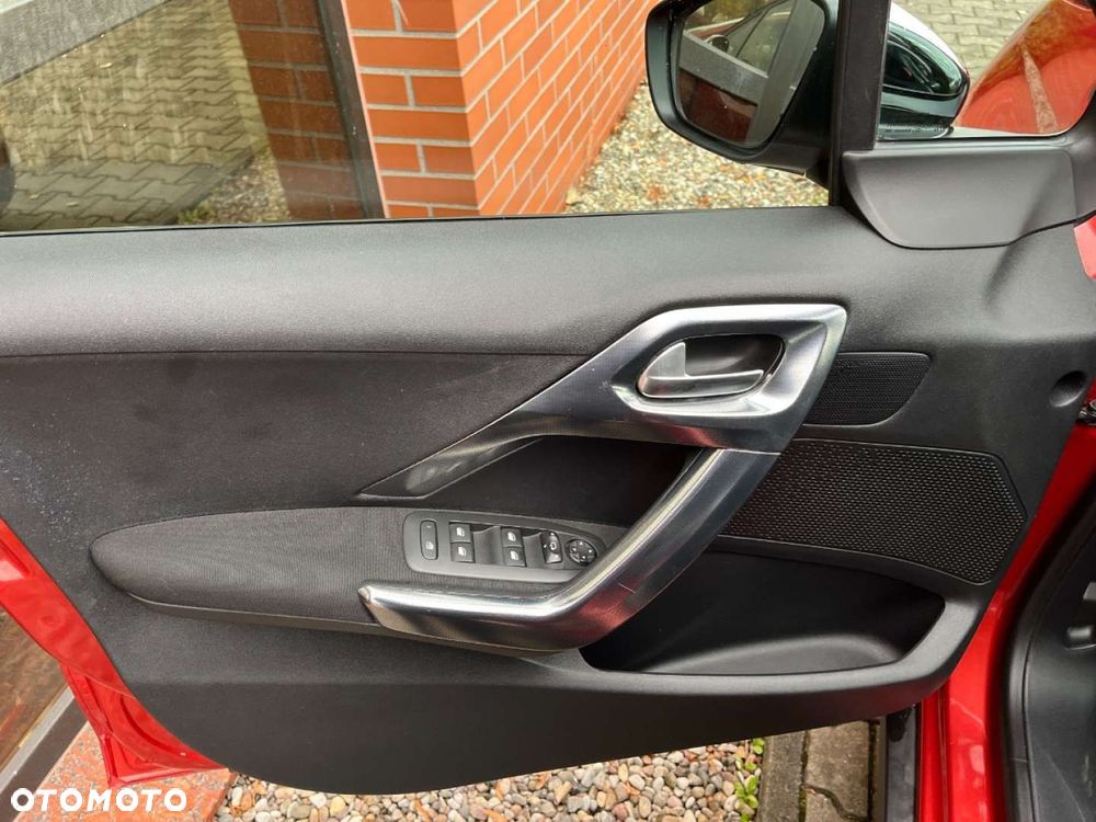 Peugeot 2008 1.2 Pure Tech Allure S&S - 22