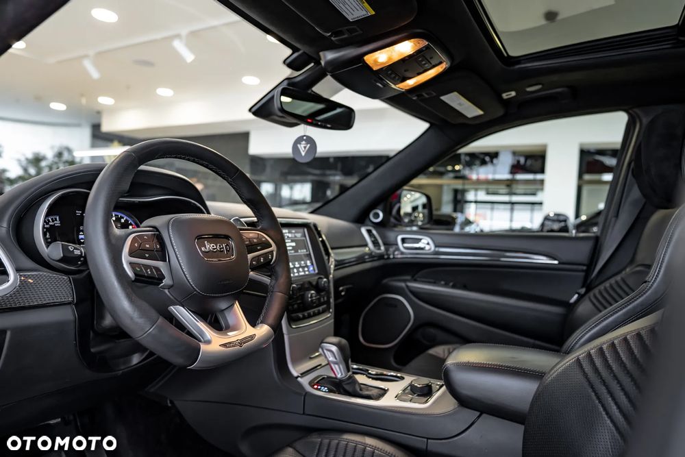 Jeep Grand Cherokee - 22