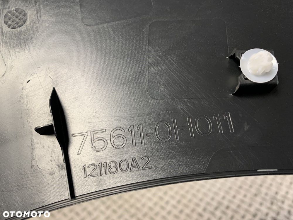 NOWA ORYGINALNA LISTWA BŁOTNIKA PRAWY PRZÓD PRAWA PRZEDNIA TOYOTA AYGO X 22-26  75611-0H011 - 7