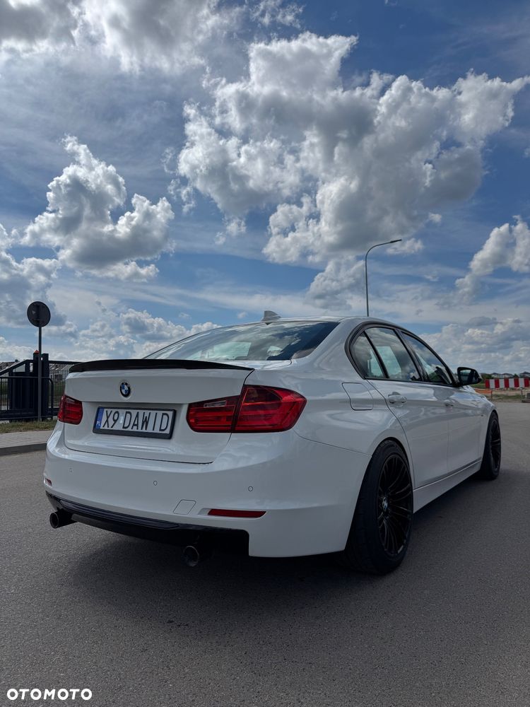 BMW Seria 3 320d DPF Edition Sport - 20