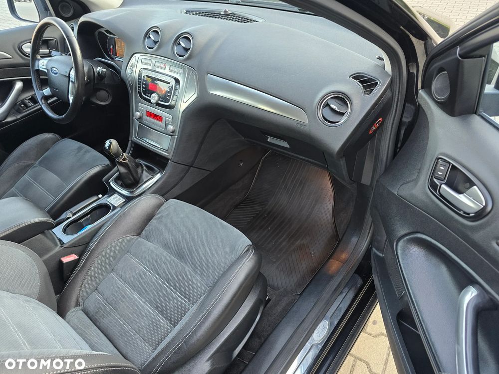 Ford Mondeo 2.0 FF Ghia - 11