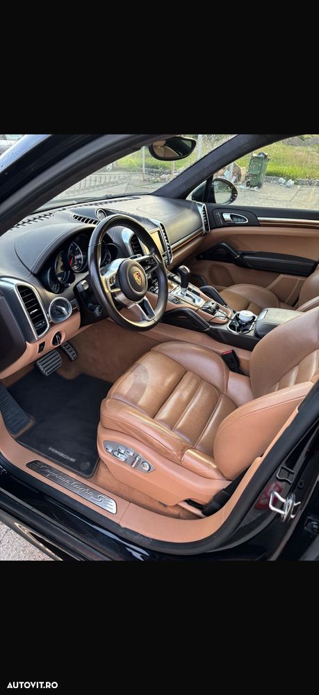 Porsche Cayenne 4.8 L Turbo S - 7