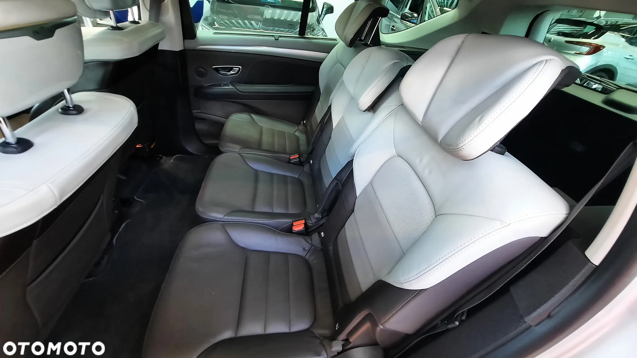 Renault Espace 1.6 dCi Energy Initiale Paris EDC 7os - 13