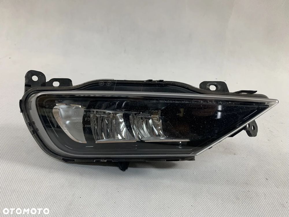 Volvo XC60 17r XC90 II 15r Halogen prawy
