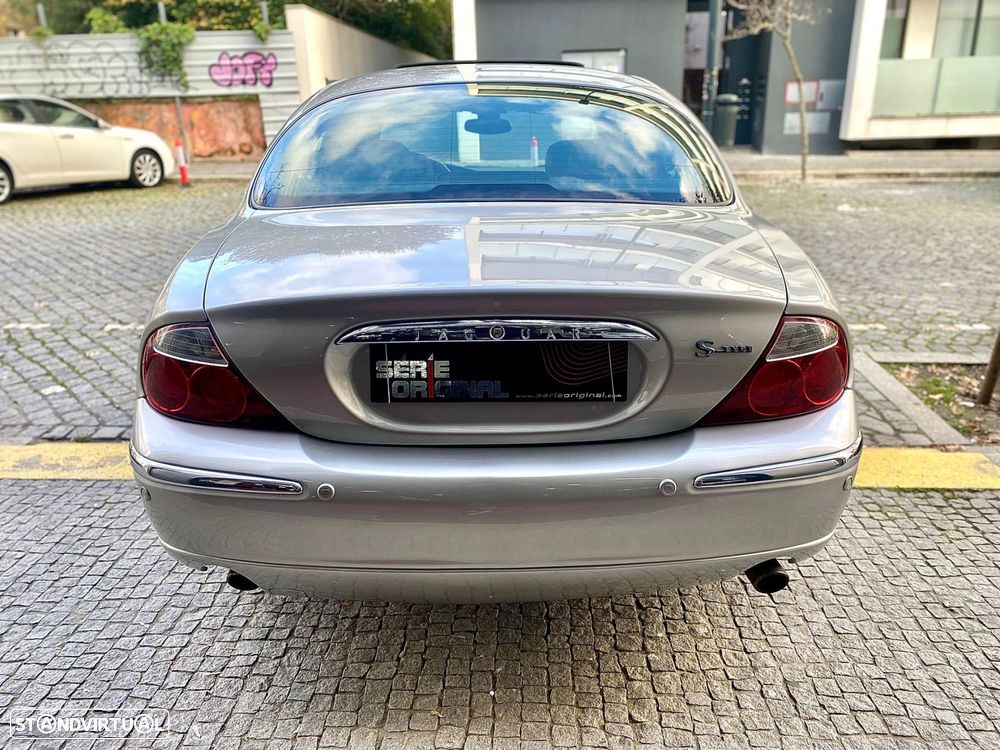 Jaguar S-Type 3.0 V6 Executive Auto. - 9