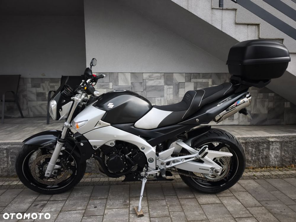 Suzuki GSR - 27