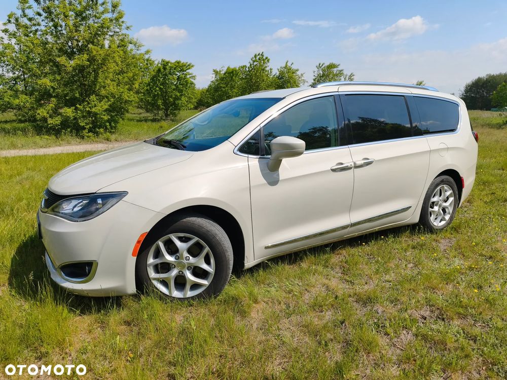 Chrysler Pacifica - 6