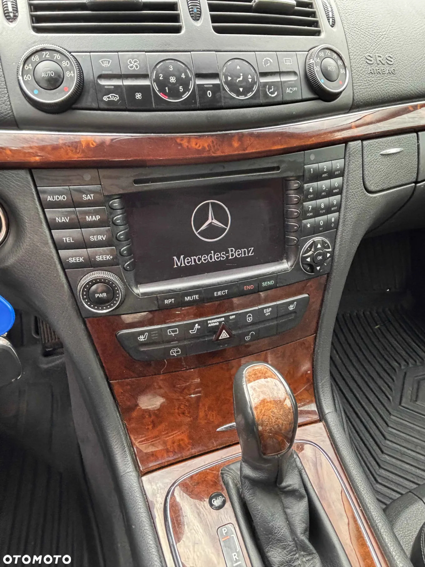 Mercedes-Benz Klasa E 320 4-Matic T Classic - 14