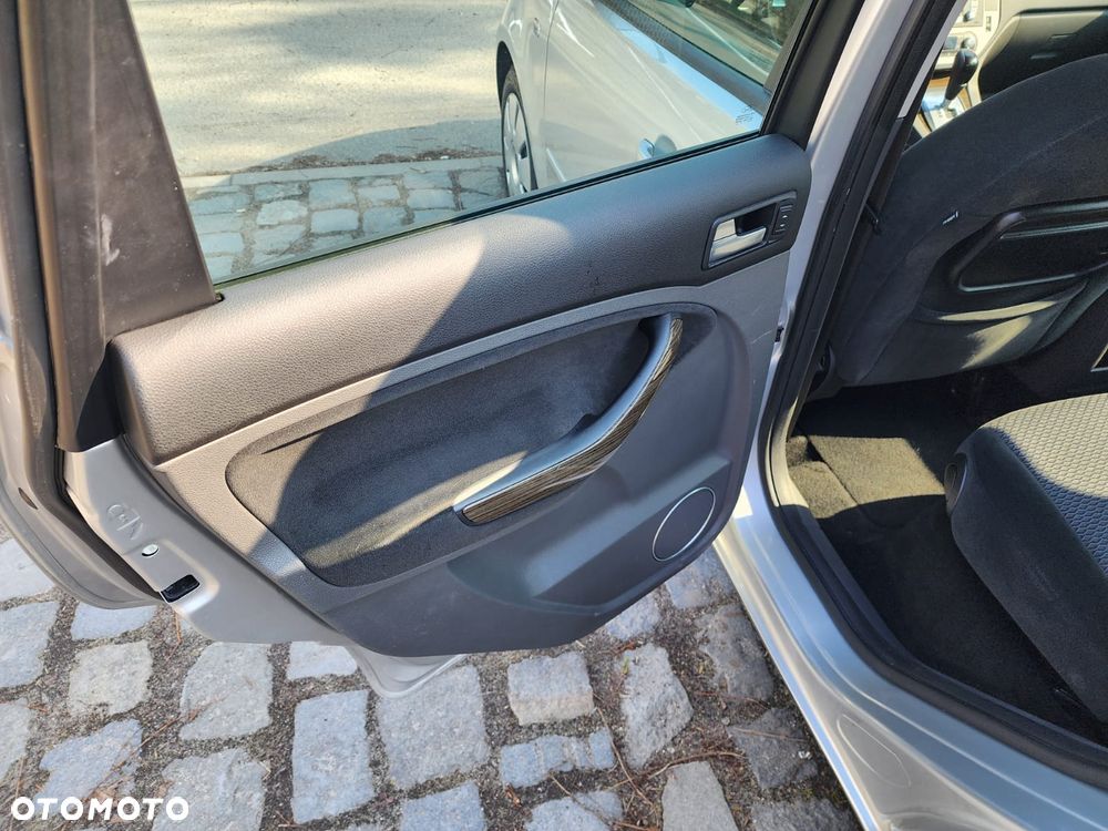 Ford C-MAX 2.0 Ghia - 11