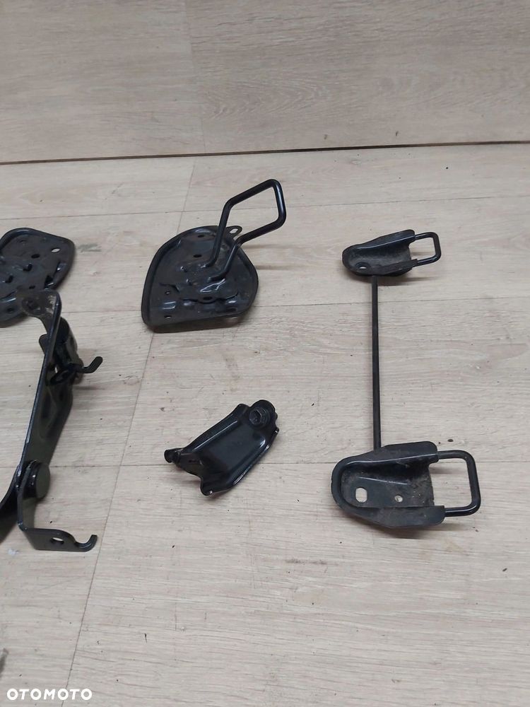 Toyota Prius IV 1,8 xw50 mocowanie kanapy tył zawias - 2