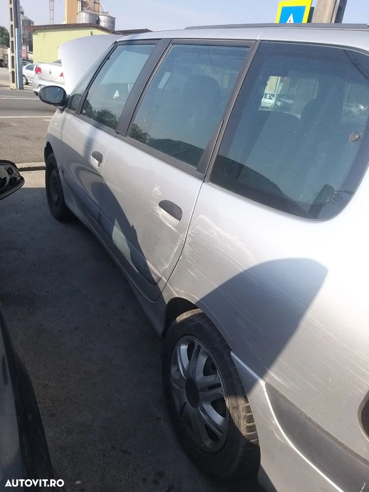 Dezmembram Renault Espace 2.2 DCI din 2002 - 3