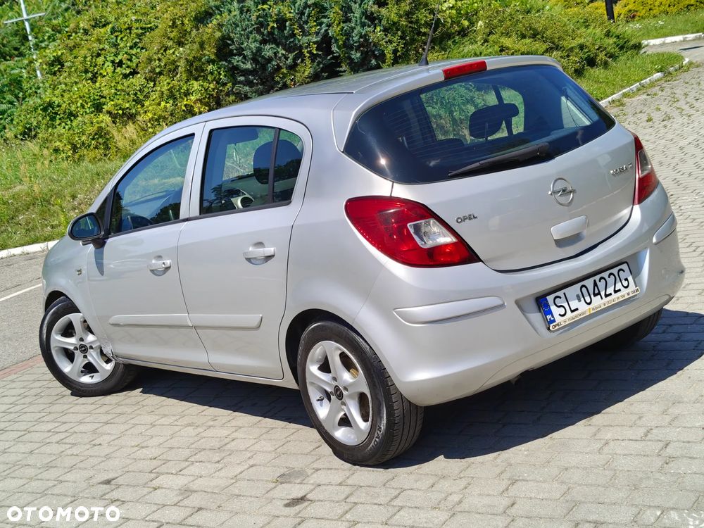 Opel Corsa 1.2 16V Cosmo - 4