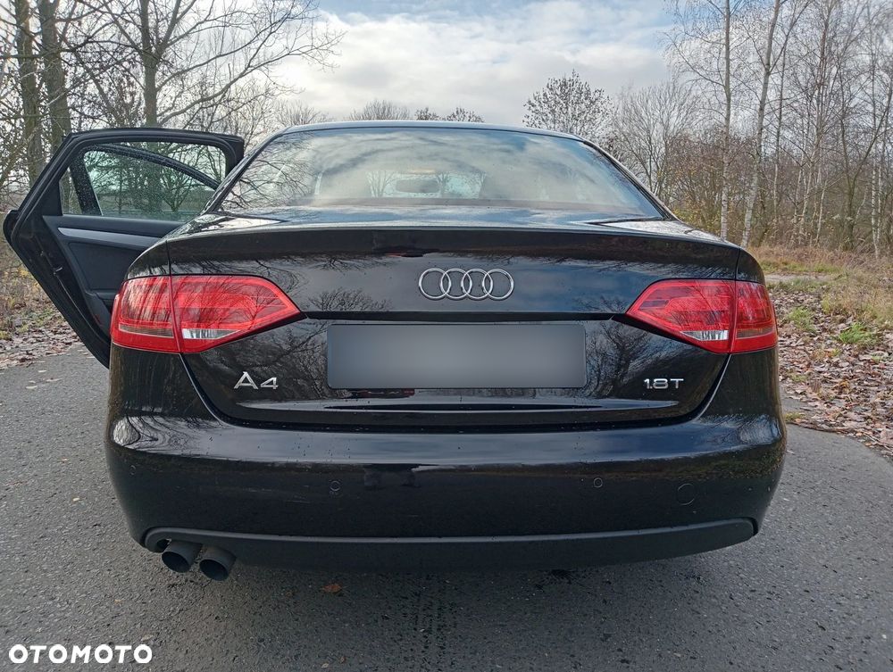 Audi A4 Limousine - 4