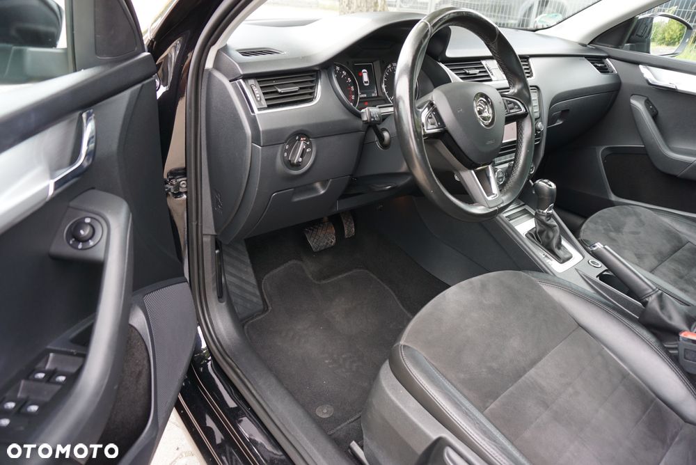 Skoda Octavia Combi 2.0 TDI DSG Premium Edition - 9