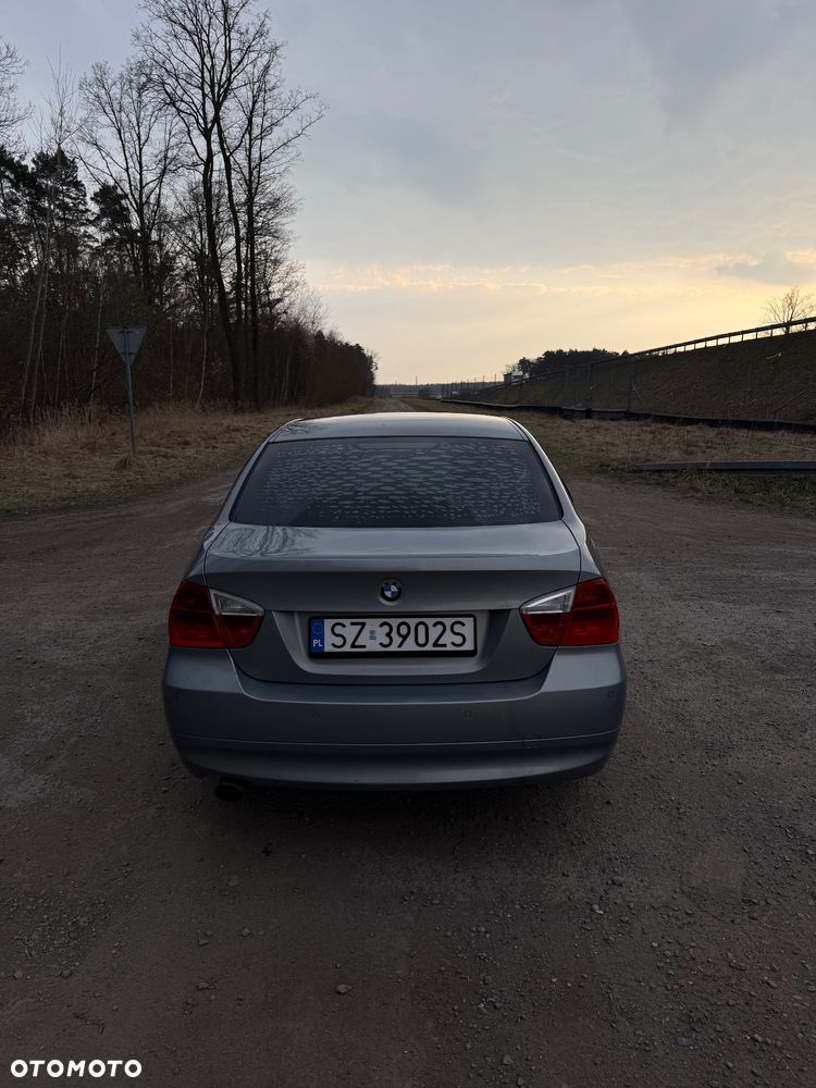 BMW Seria 3 320i - 4