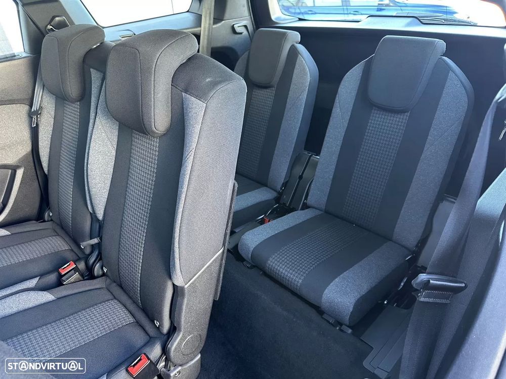 Peugeot 5008 1.2 PureTech Allure Pack EAT8 - 28