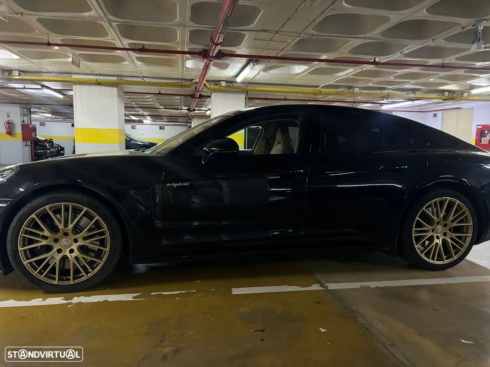 Porsche Panamera - 4