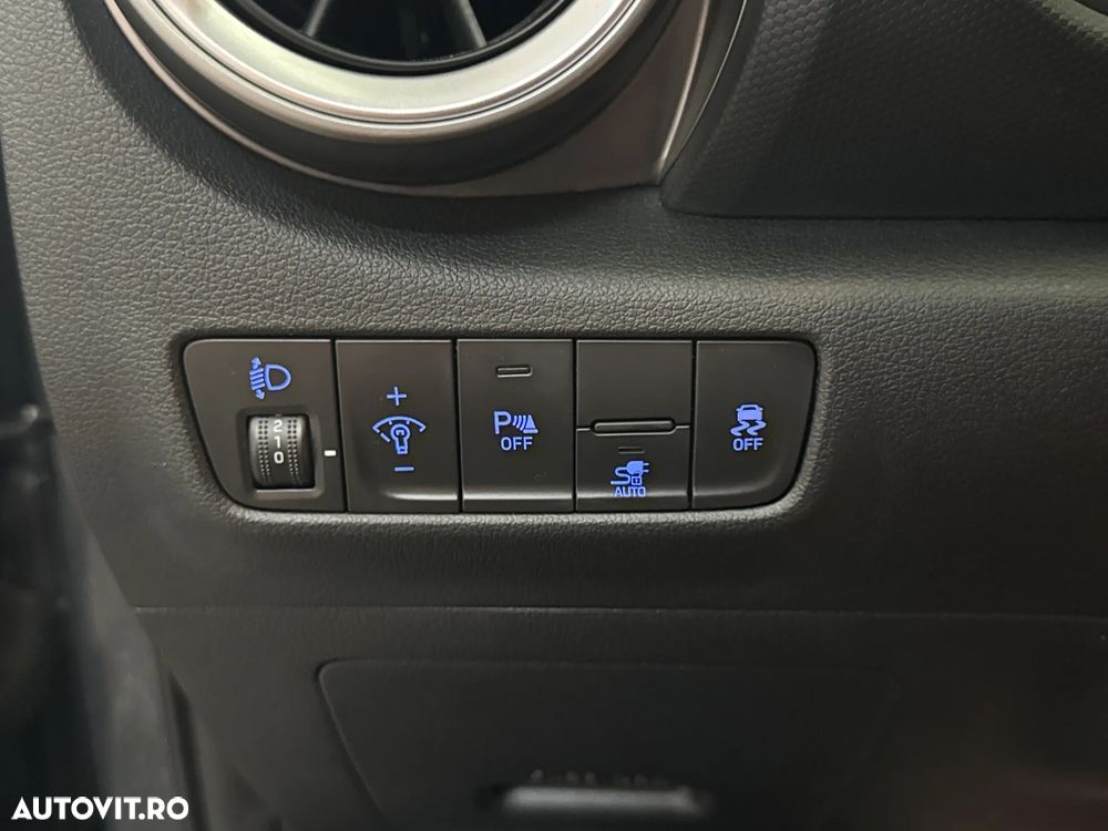 Hyundai KONA - 16
