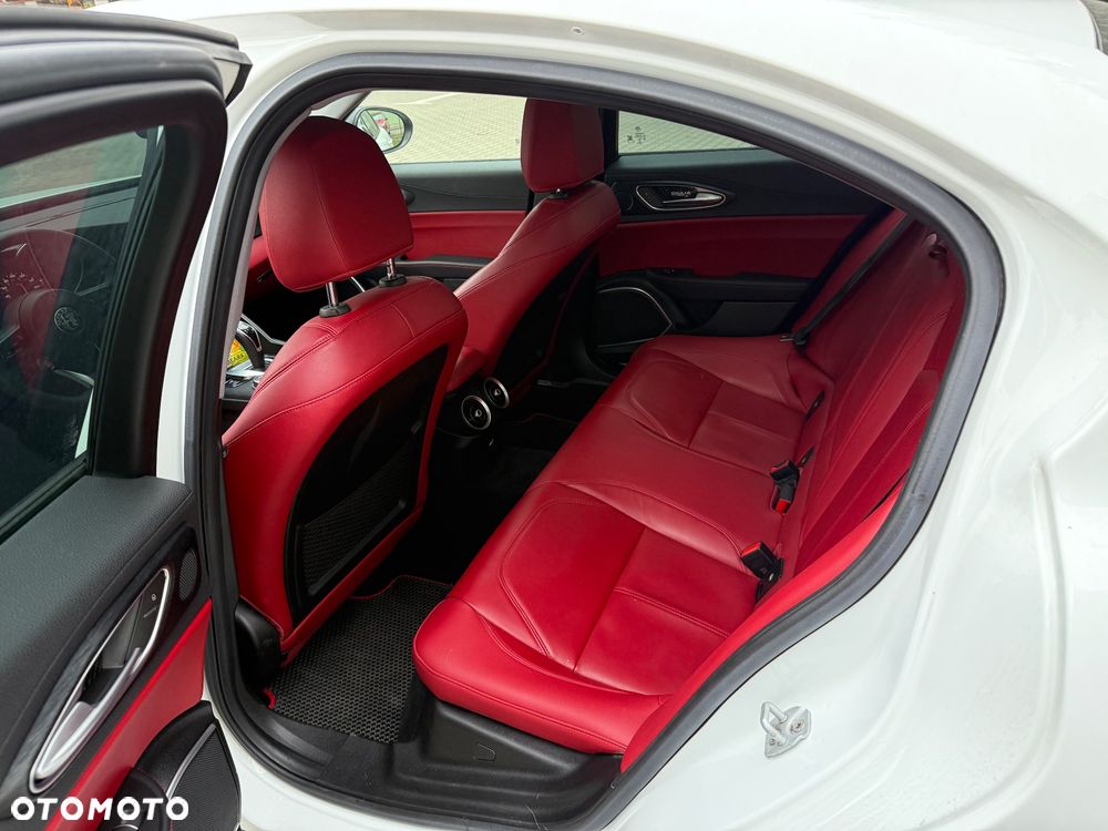 Alfa Romeo Giulia - 12