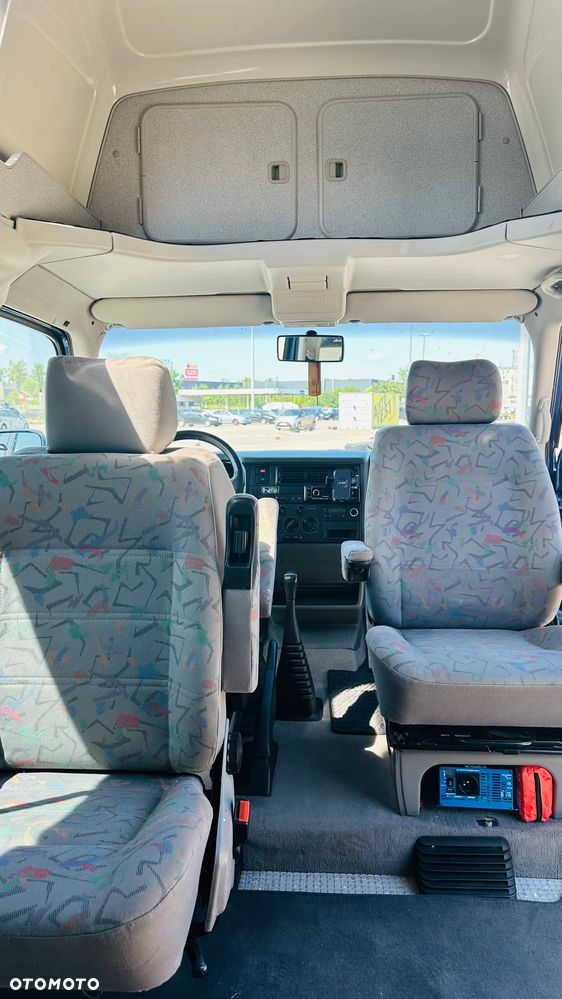 Volkswagen Multivan - 12
