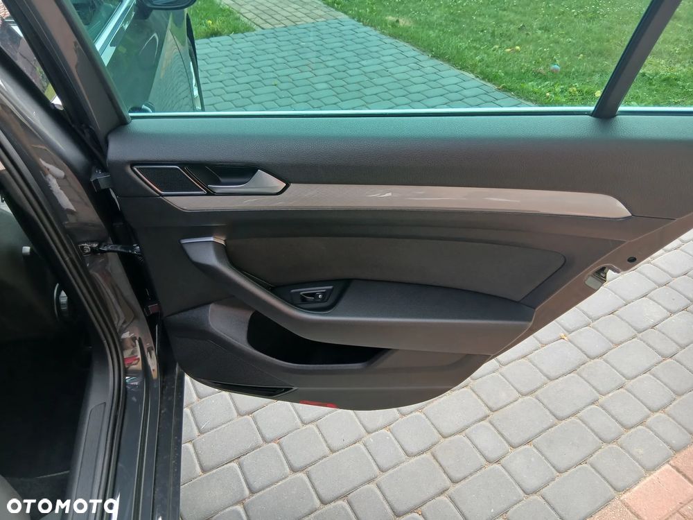 Volkswagen Passat 2.0 TDI SCR Business - 29