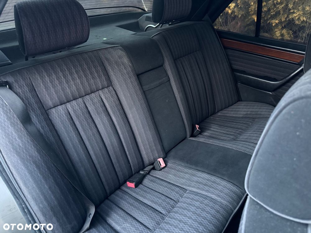 Mercedes-Benz W124 (1984-1993) - 17