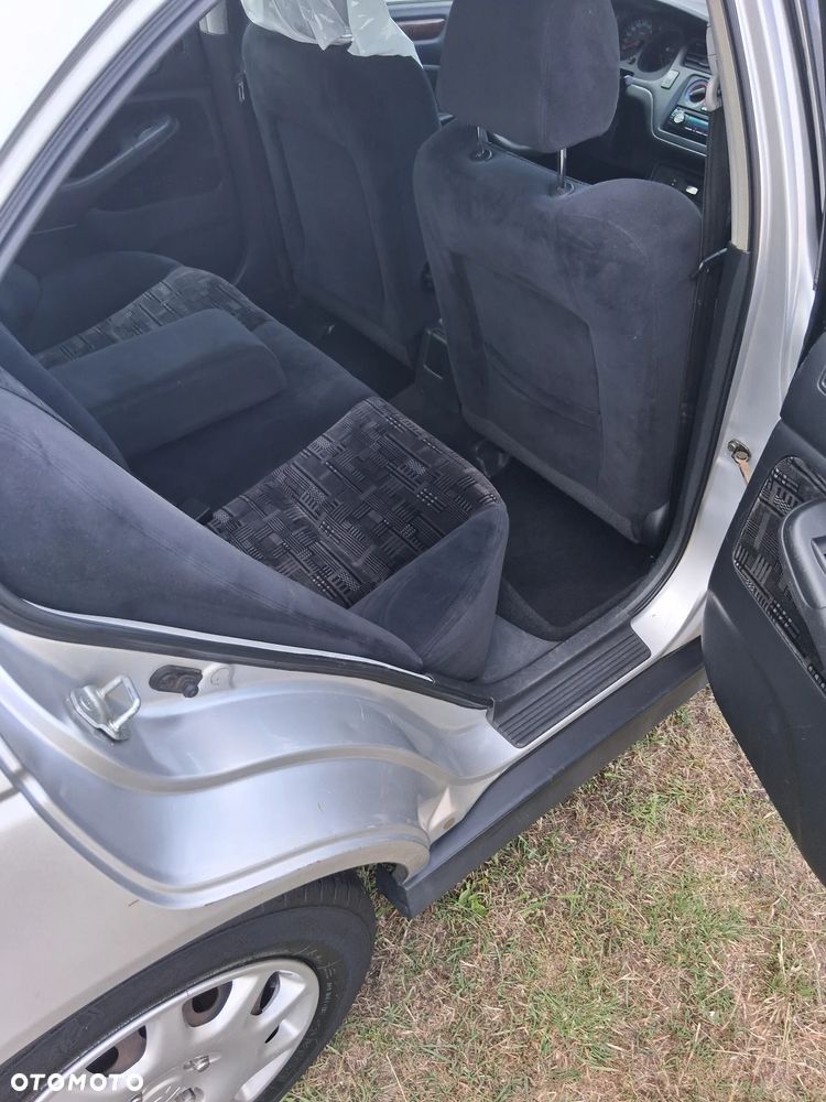 Honda Accord 1.8i ES - 5