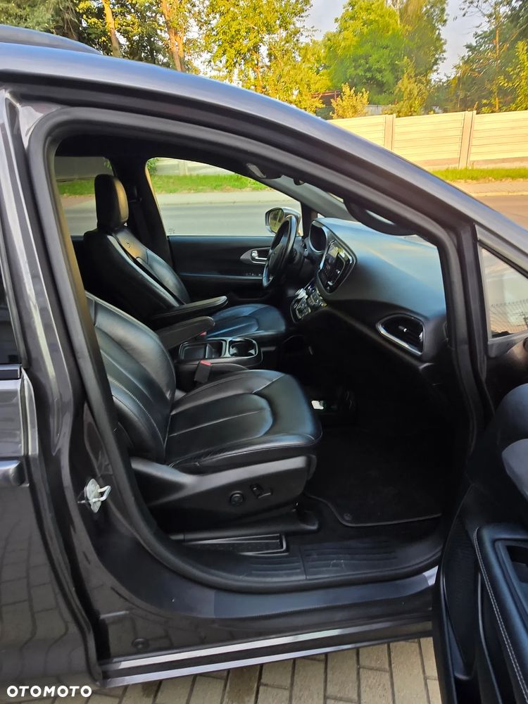 Chrysler Pacifica - 19