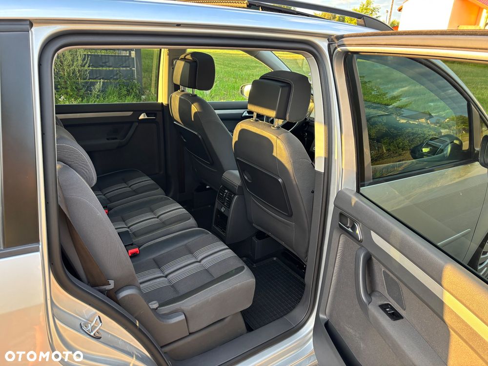 Volkswagen Touran - 13