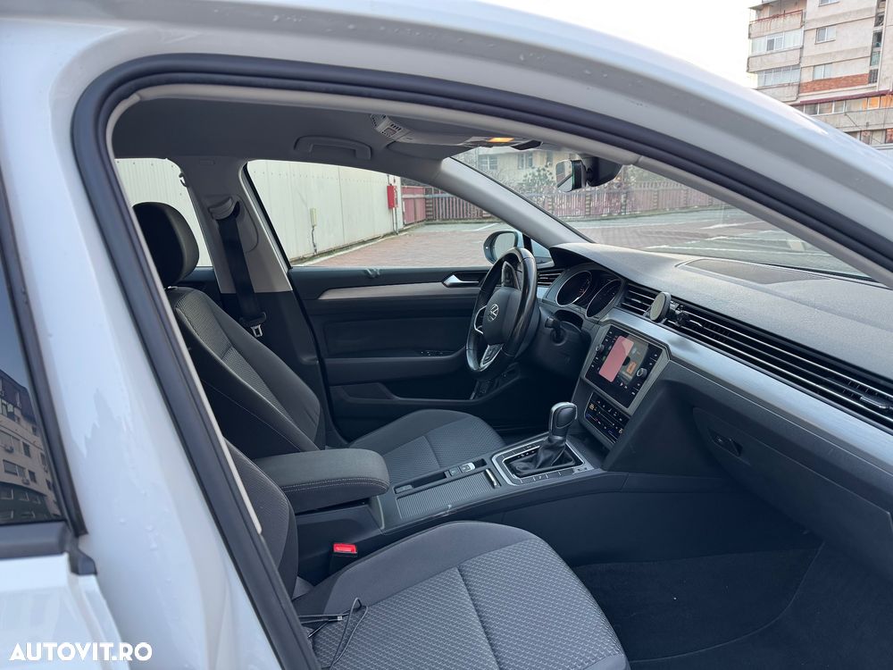 Volkswagen Passat Variant 2.0 TDI SCR DSG - 16