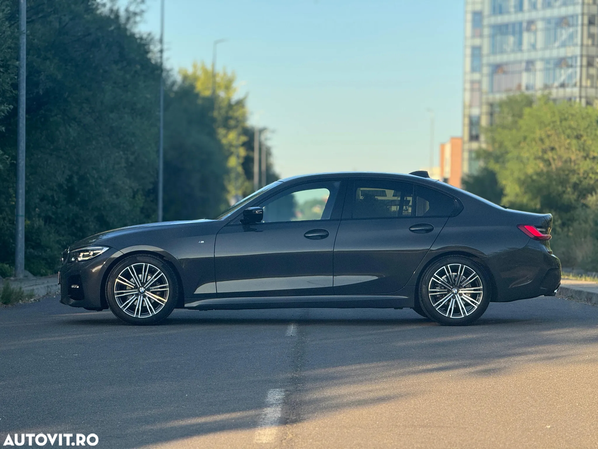 BMW Seria 3 318d Aut. M Sport - 10