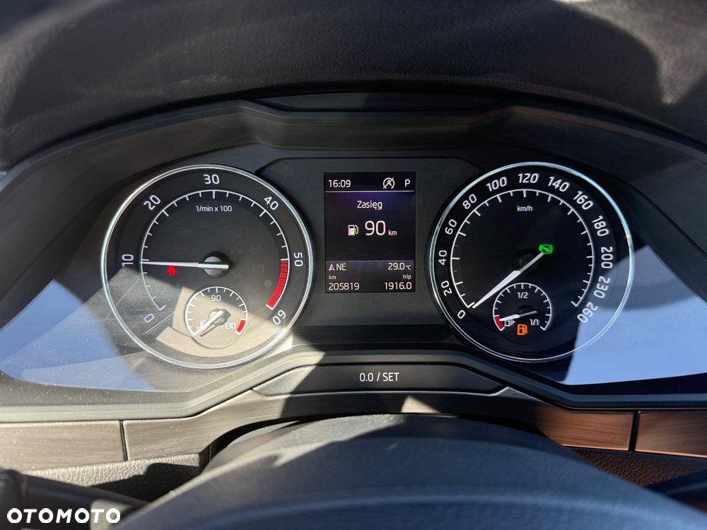 Skoda Superb 2.0 TDI DSG Style - 27
