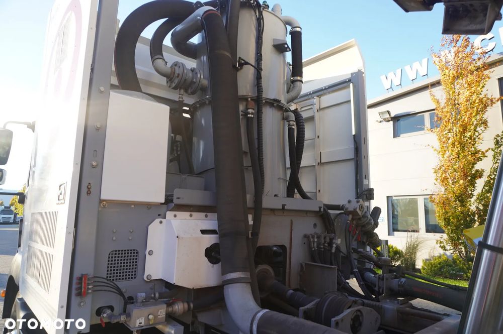 MAN TGM 26.340 E6 / Beczka asenizacyjna Rivard 11,8 m3 / 110 tys. km / oś skrętna - 20