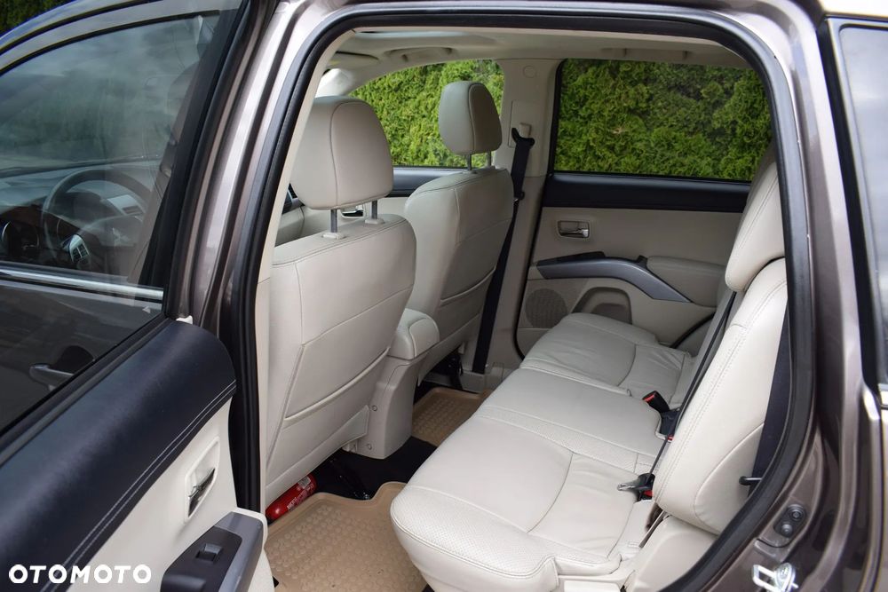 Mitsubishi Outlander 2.0 DID Intense + SE - 13