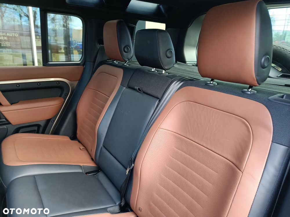 Land Rover Defender - 31