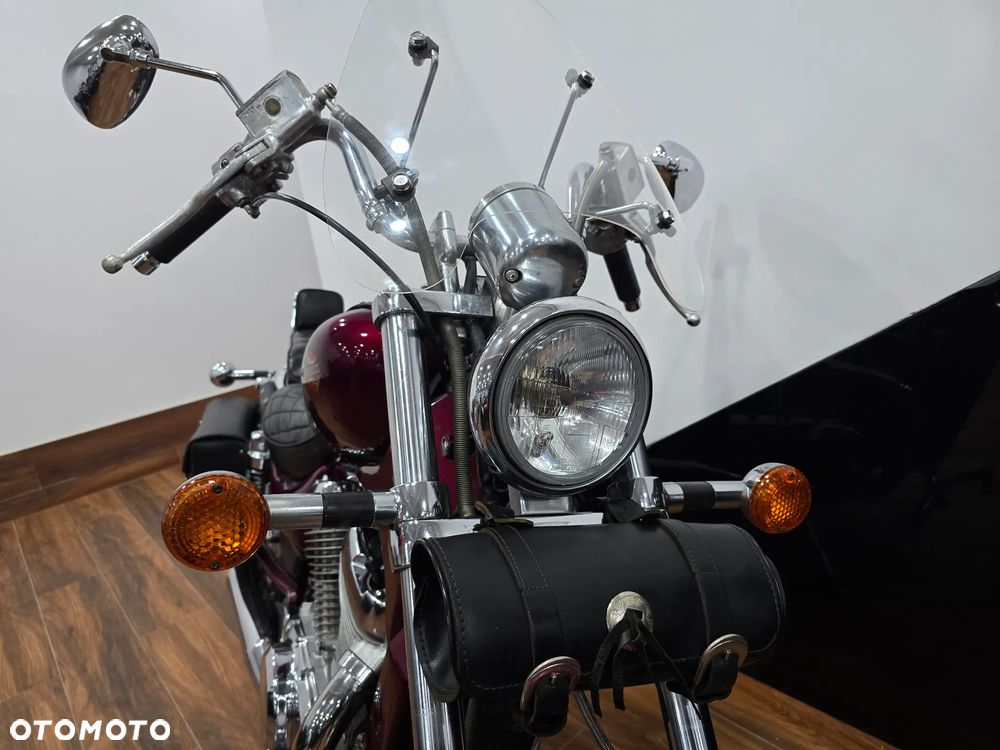 Suzuki Intruder - 13