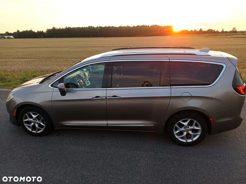 Chrysler Pacifica - 1