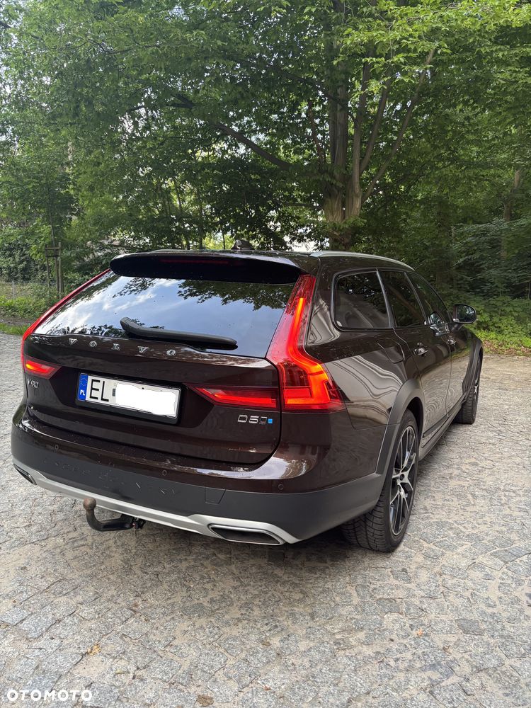 Volvo V90 D5 SCR AWD Momentum Pro - 4