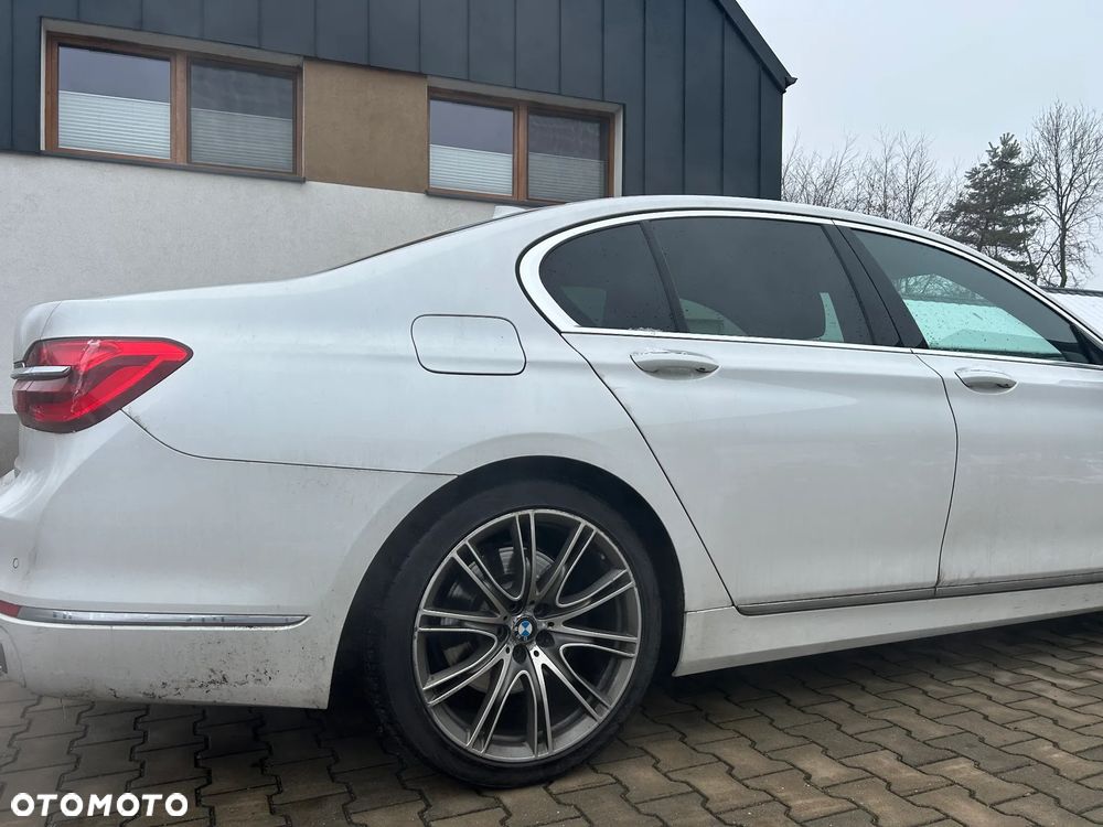 BMW Seria 7 740d xDrive - 13